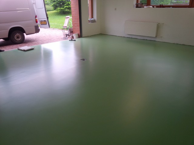 zelená polyuretanová podlaha v garáži v Bystřici
